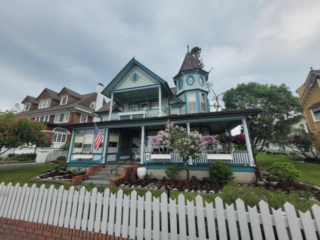 My House is a Very, Very, Very Fine&nbsp;House